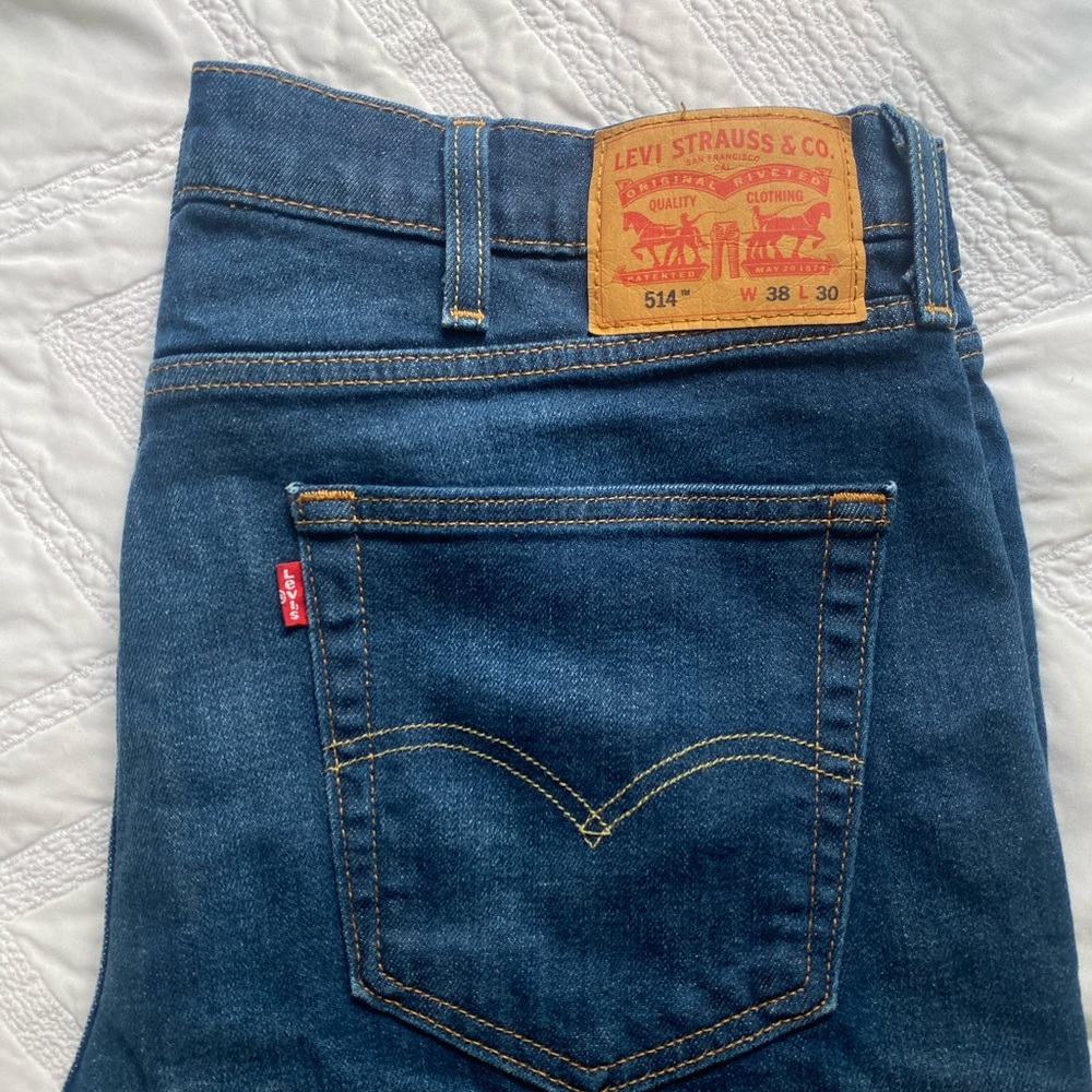 Levi’s 514 dark wash men’s denim jeans